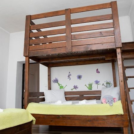 Cosy Apartment In City Centre Oradea Eksteriør billede