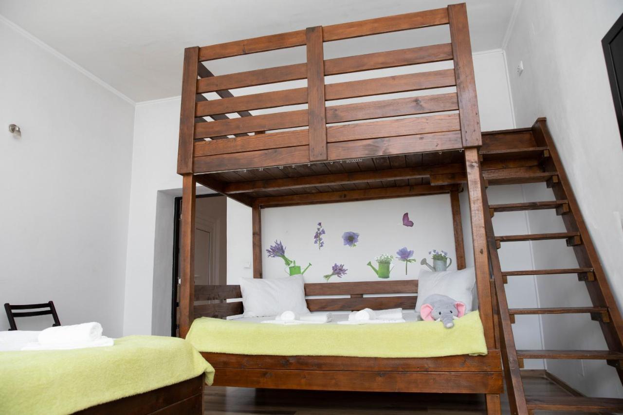 Cosy Apartment In City Centre Oradea Eksteriør billede