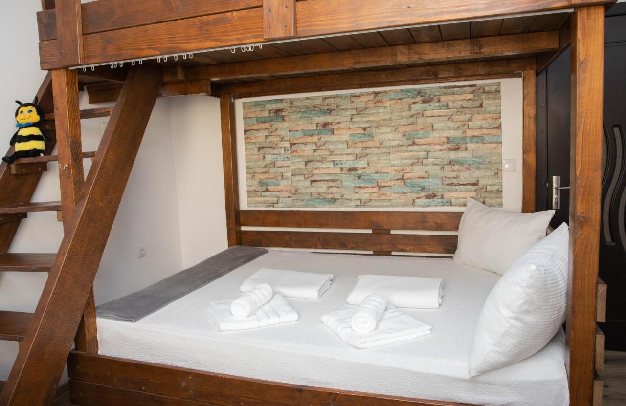 Cosy Apartment In City Centre Oradea Eksteriør billede